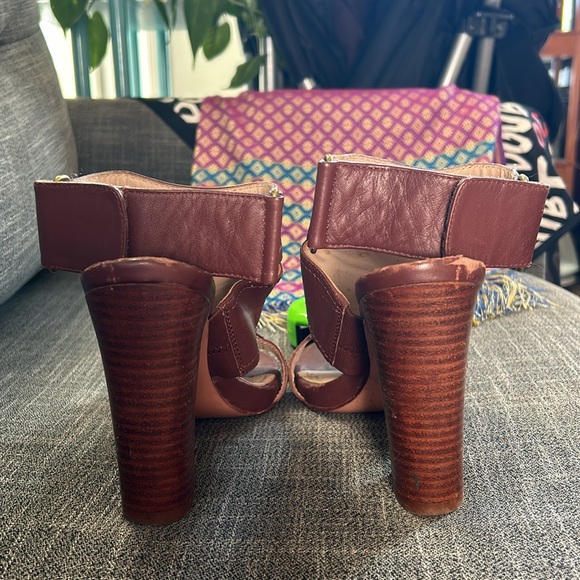 Brown heels with faux leather front design - Picture 3 of 6